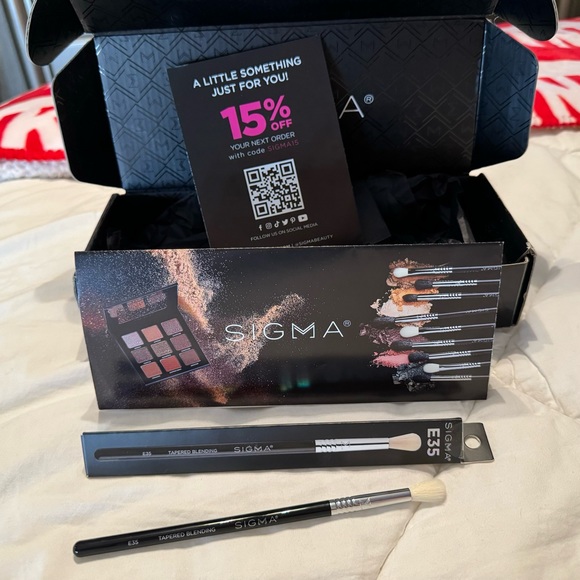 Sigma E35 Tapered Blending Brush - Picture 2 of 4